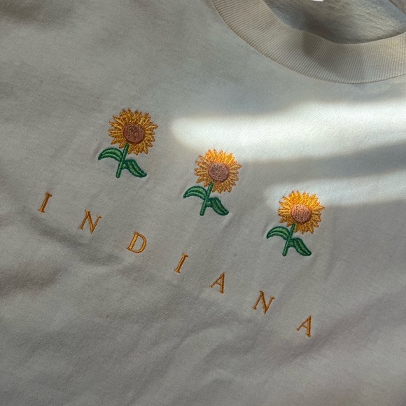 Jerzees Tops - vintage embroidered powder yellow sunflower graphic tee